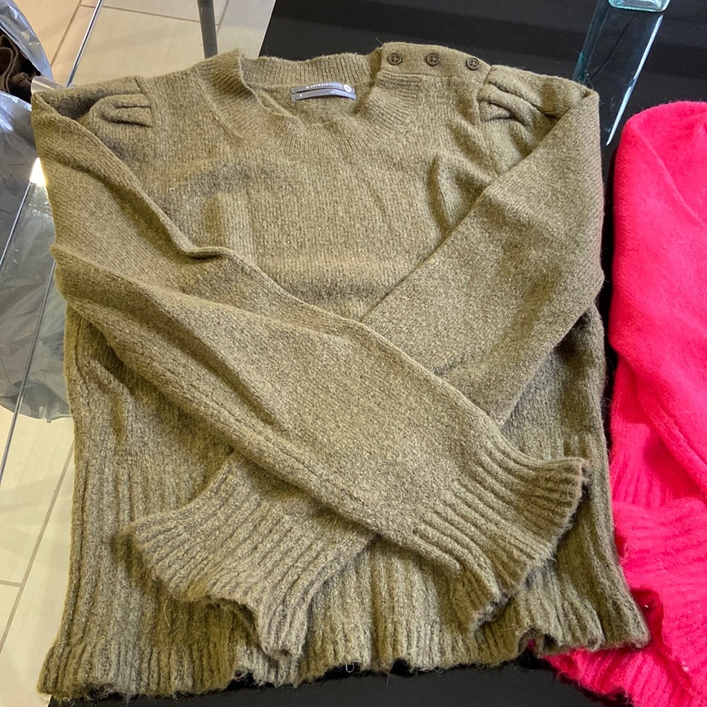 Anthropologie puff sleeve sweater